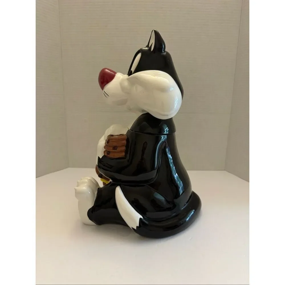 Warner Brothers Looney Tunes Sylvester Holding Cookies & Tweety Bird Cookie Jar